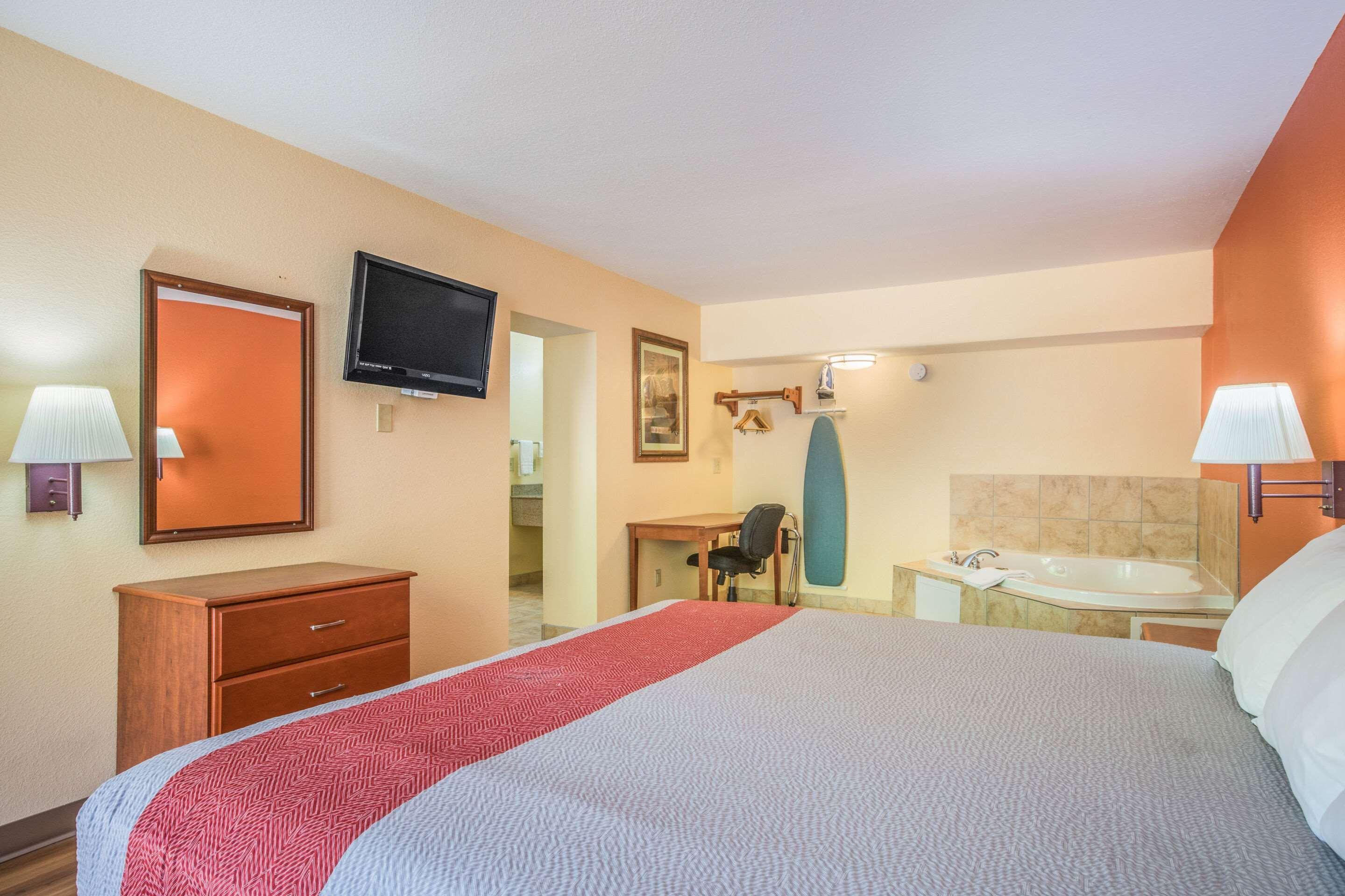 Rodeway Inn & Suites Macon Exterior foto