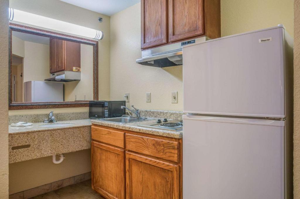 Rodeway Inn & Suites Macon Exterior foto