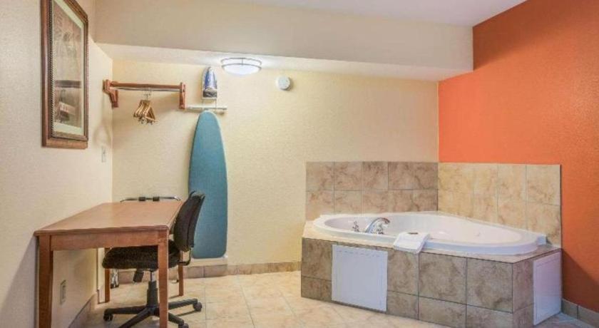 Rodeway Inn & Suites Macon Exterior foto